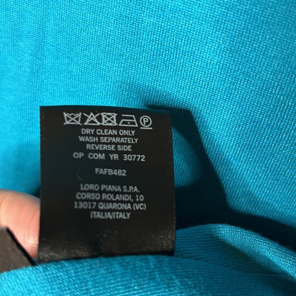 LORO PIANA World Luxury brand. Blue technical jacket lined with cashmere. - Picture 12 of 14